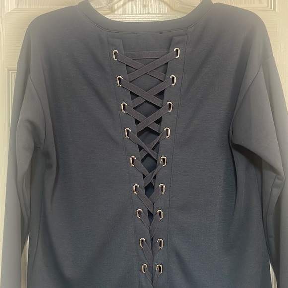 Very J size small top. Back is so cute.Used but really good condition. Dark gray - Picture 7 of 7